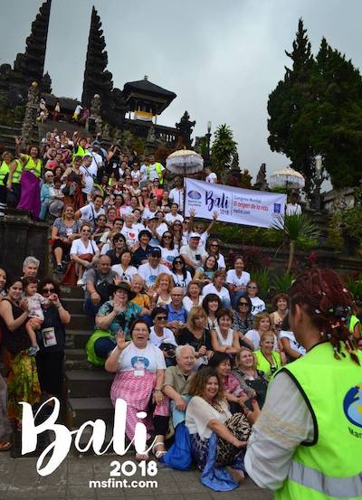 Group photo, over 100 people in Bali
